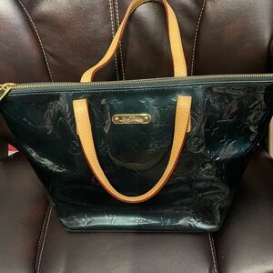 Louis Vuitton Bellevue Green Vernis Tote